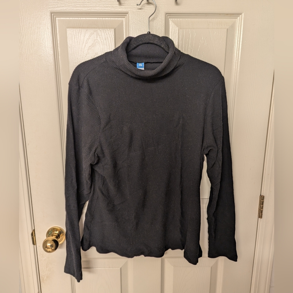 Old Navy Slim Fit Rib-Knit Long-sleeved Turtleneck T-shirt